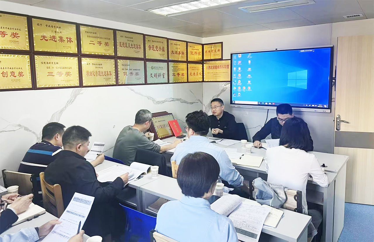 党委书记王栋带队赴肾病科/内分泌科开展“党建引领业务发展”专题查房